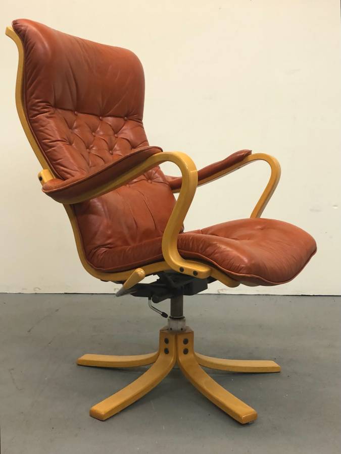 Broderna Andersson Swivel Chair