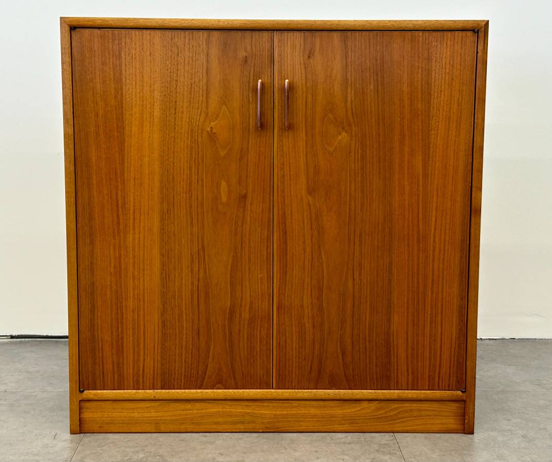Scandinavian Cabinet with Bookshelf
