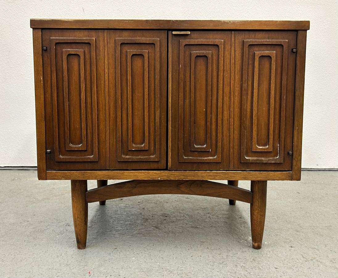 Broyhill Sculptra End Table