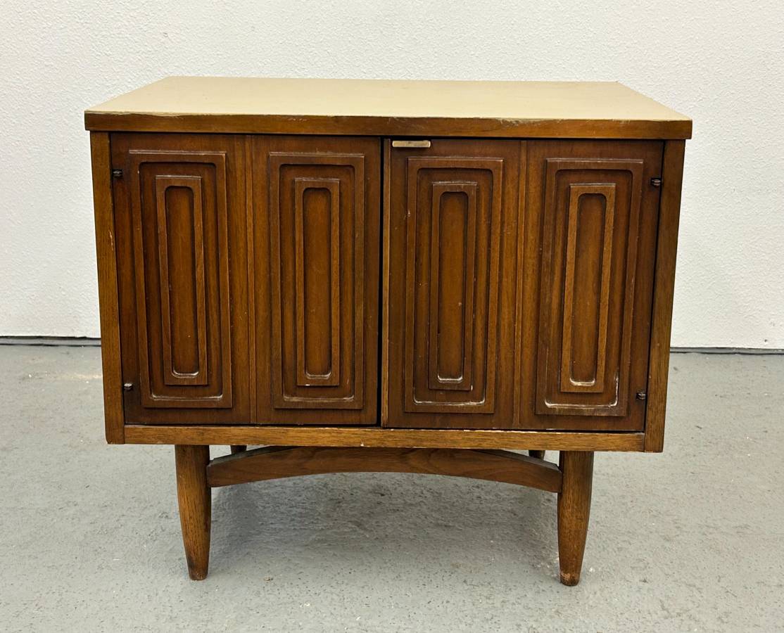 Broyhill Sculptra End Table