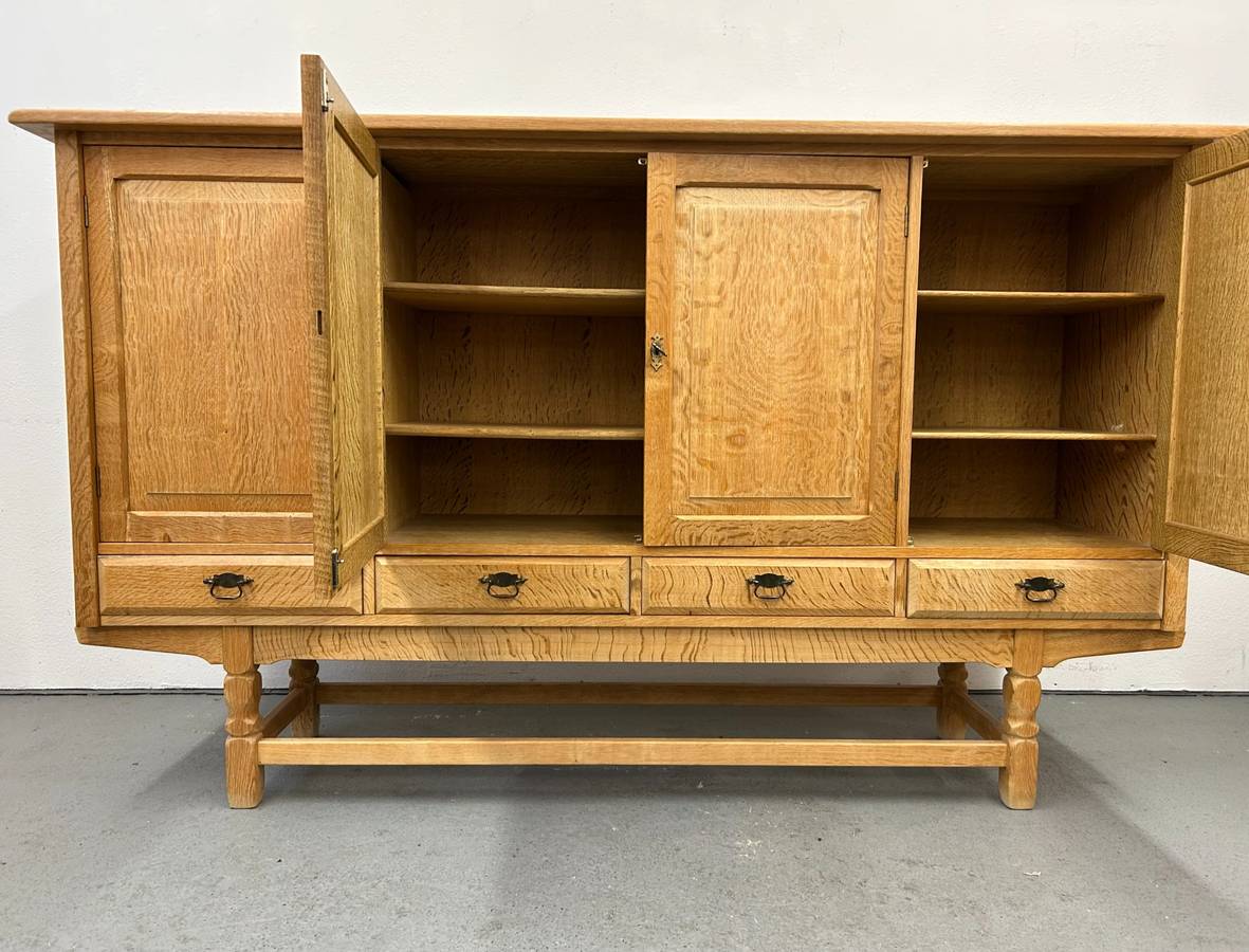 Henning Kjaernulf Sideboard