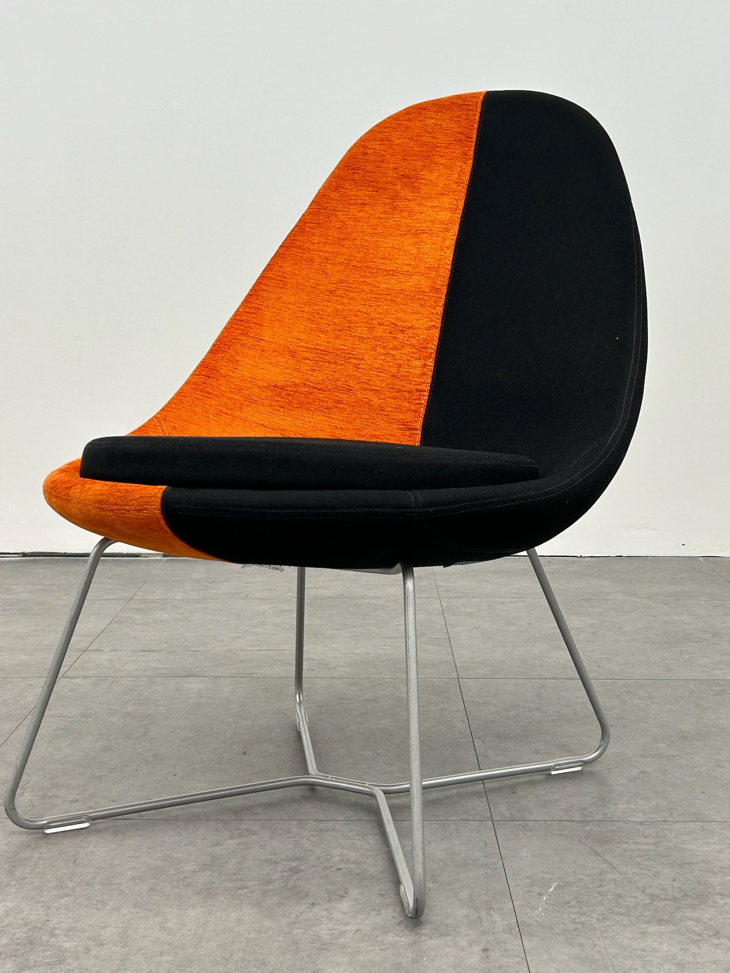 Juxta Lounge Chair by Keilhauer