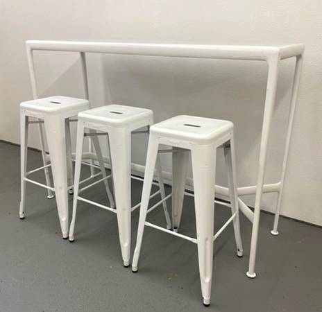 Knoll Bar Height Table