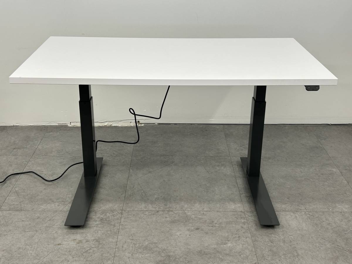 Knoll Sit to Stand Desk