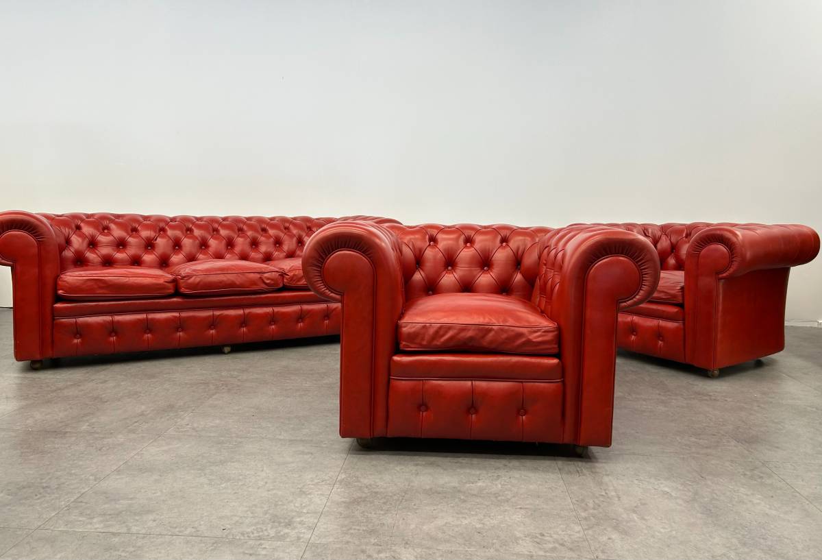 Red Leather Lounge Chair