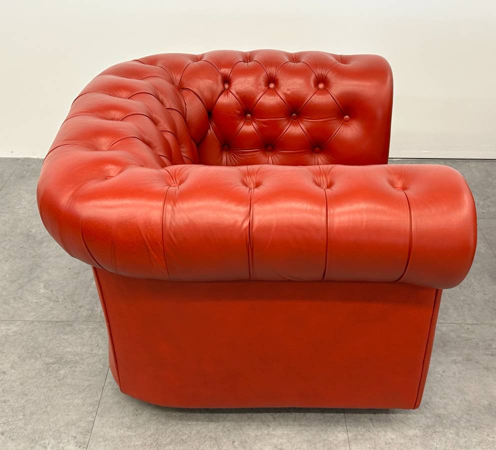 Red Leather Lounge Chair