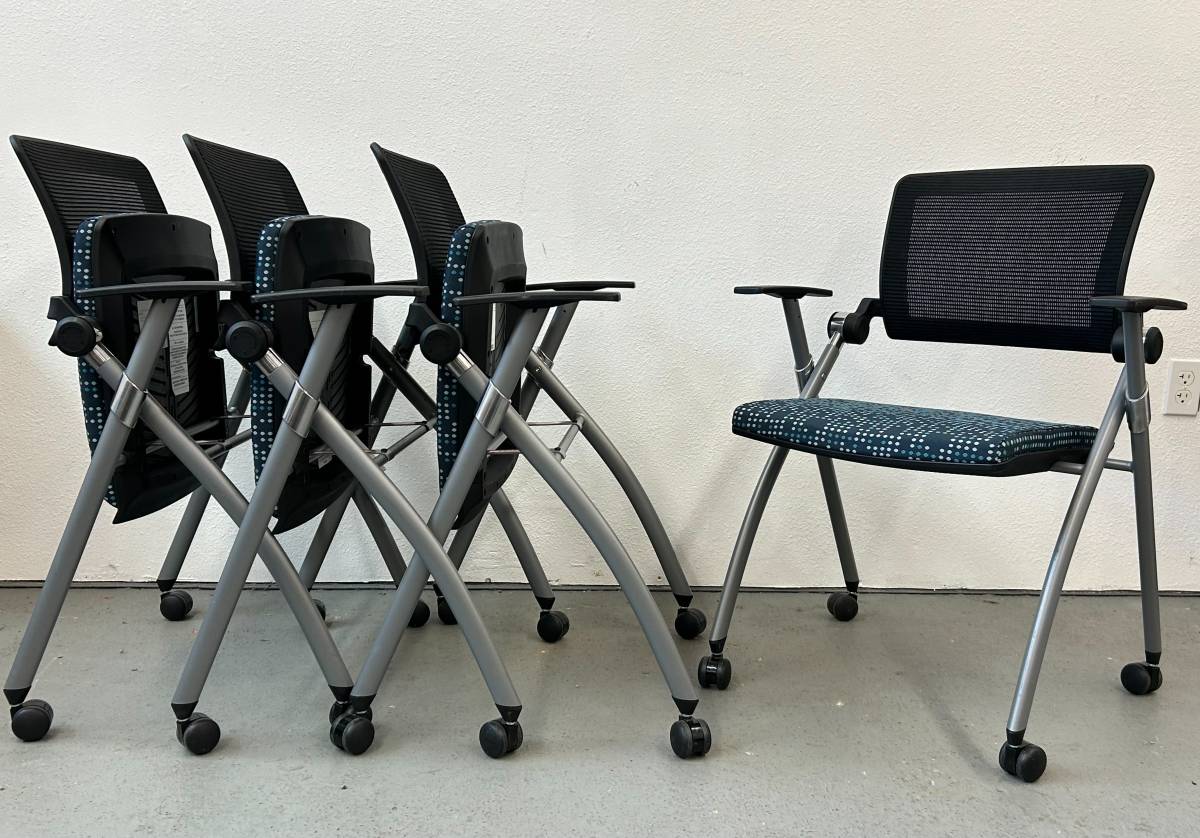 STOW Folding Guest Chair