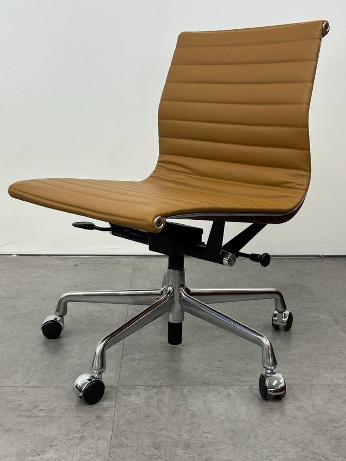 Eames Aluminum Group New Leather Chair