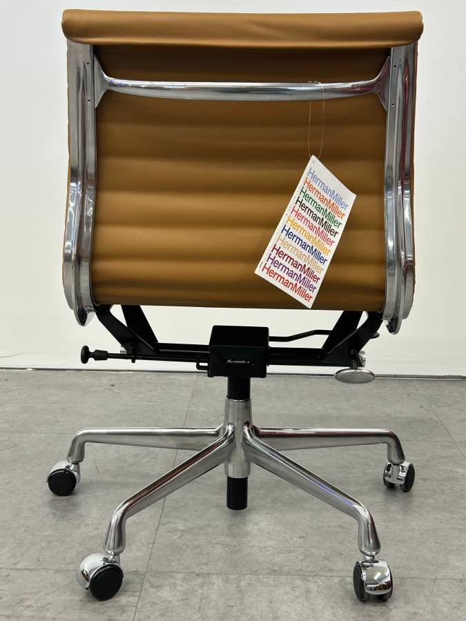 Eames Aluminum Group New Leather Chair