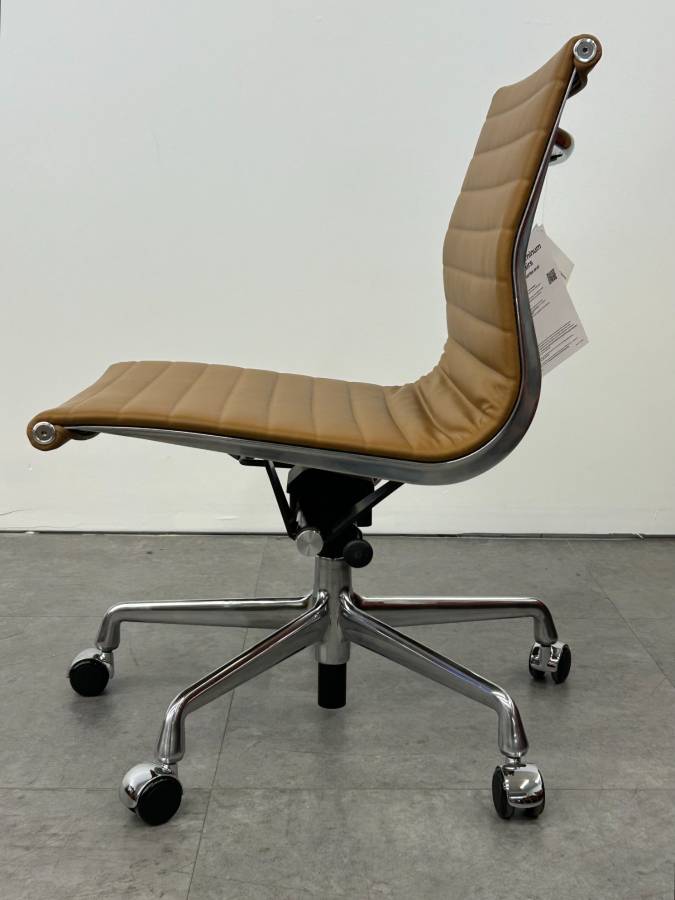 Eames Aluminum Group New Leather Chair