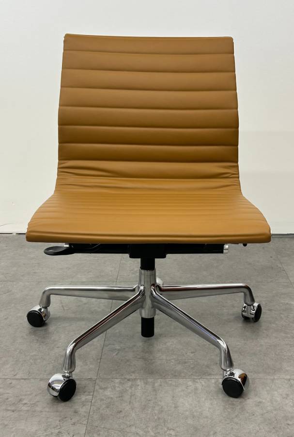 Eames Aluminum Group New Leather Chair