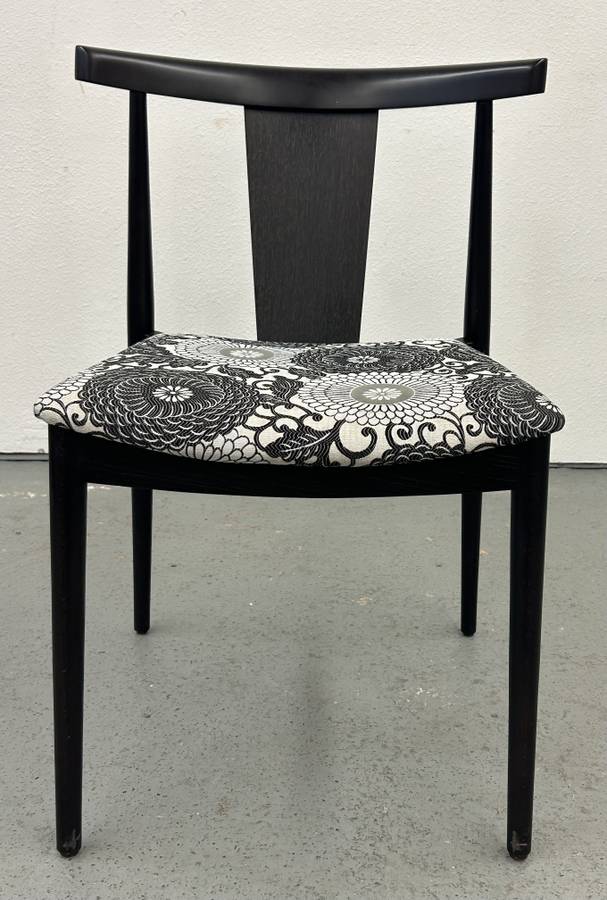 Andreu World Asian Style Dining Chair Set