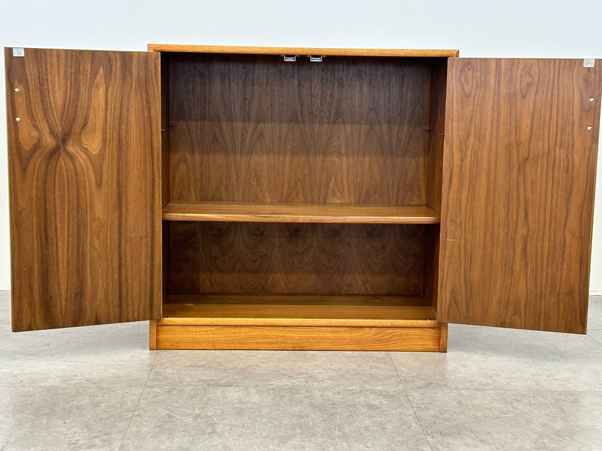 Scandinavian Cabinet with Bookshelf