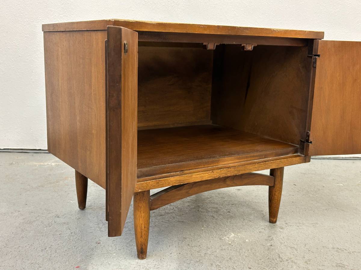 Broyhill Sculptra End Table
