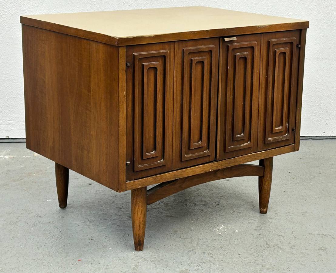 Broyhill Sculptra End Table