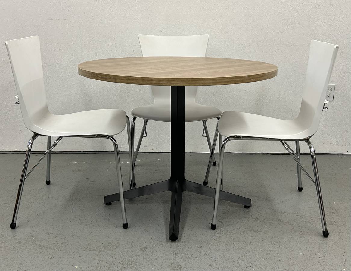 Knoll Dividends Horizon Bistro Table