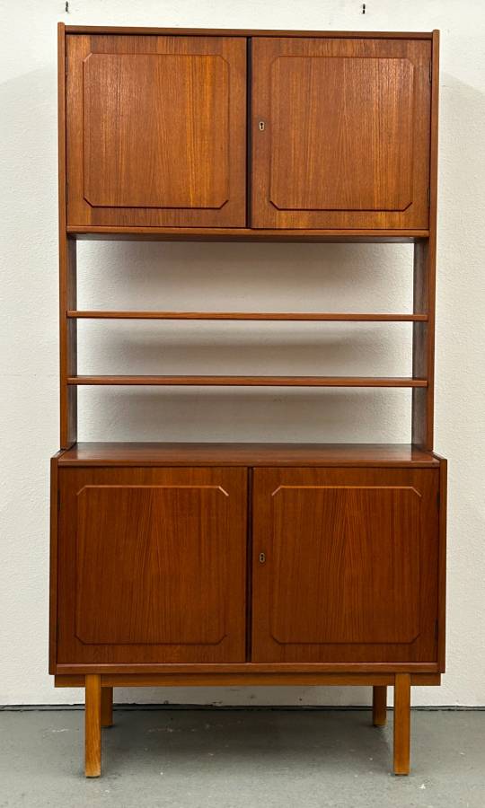 Scandinavian Buffet Cabinet with Hutch Top