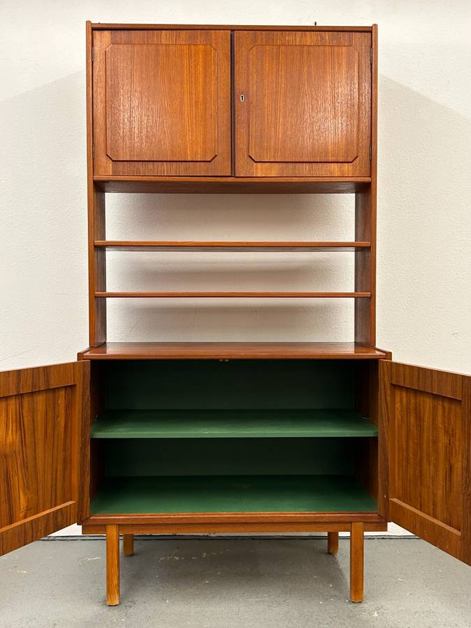 Scandinavian Buffet Cabinet with Hutch Top