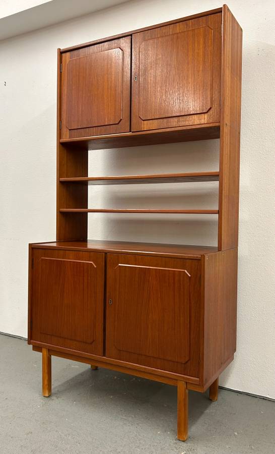 Scandinavian Buffet Cabinet with Hutch Top