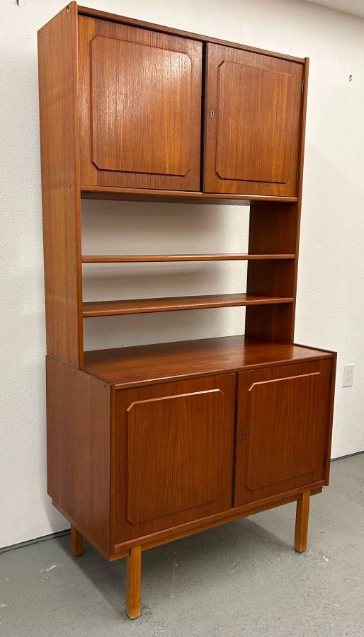 Scandinavian Buffet Cabinet with Hutch Top
