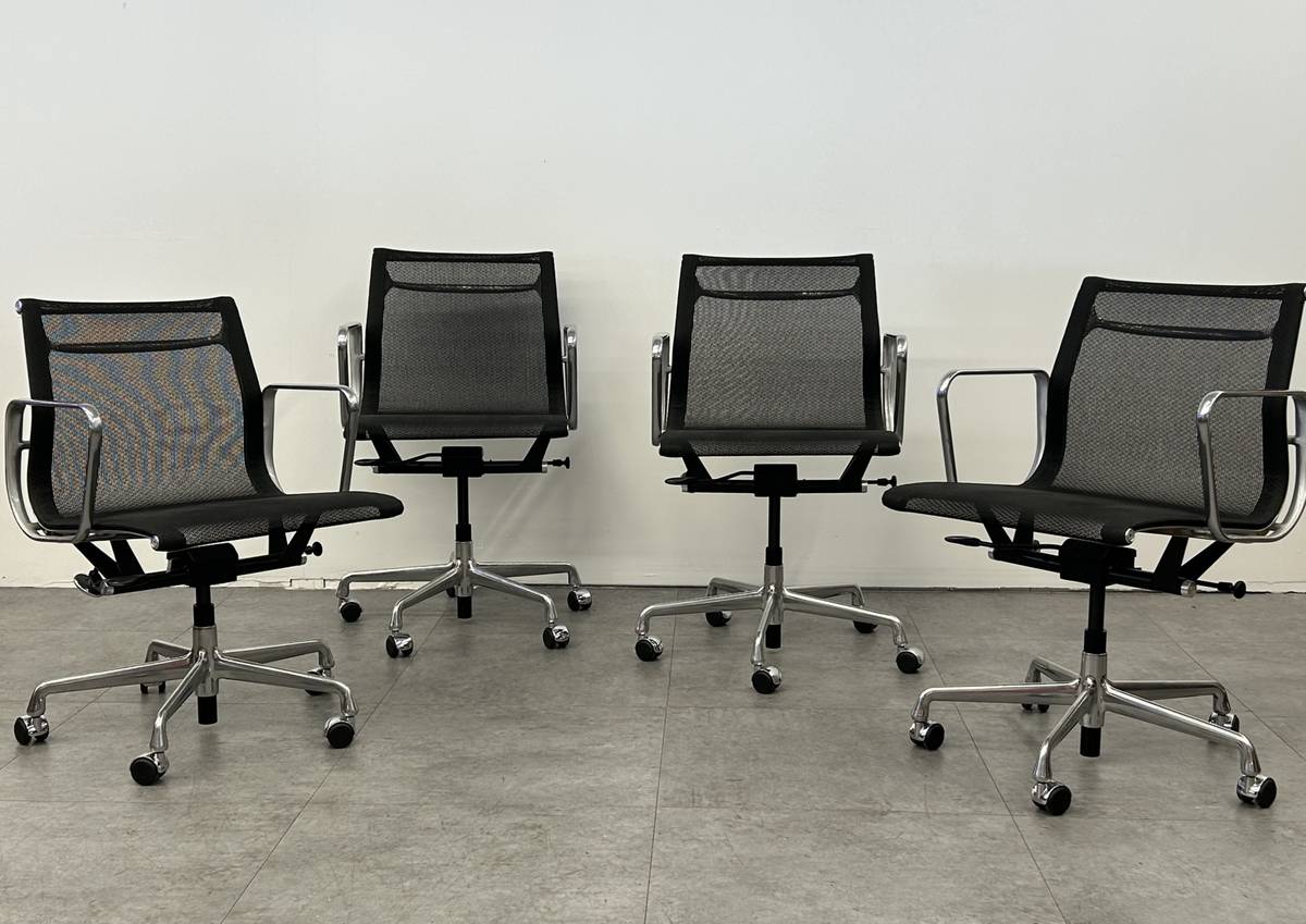 Eames Aluminum Group Management Chair