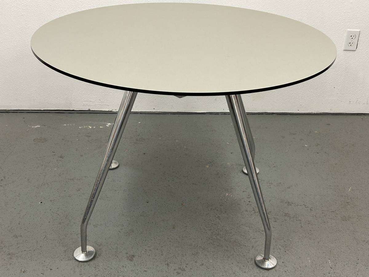 Nienkamper Canada Modern Table