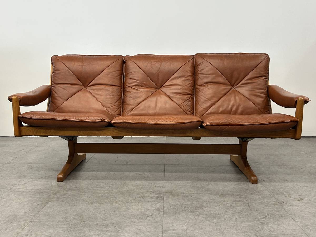 Soda Galvano Leather Sofa
