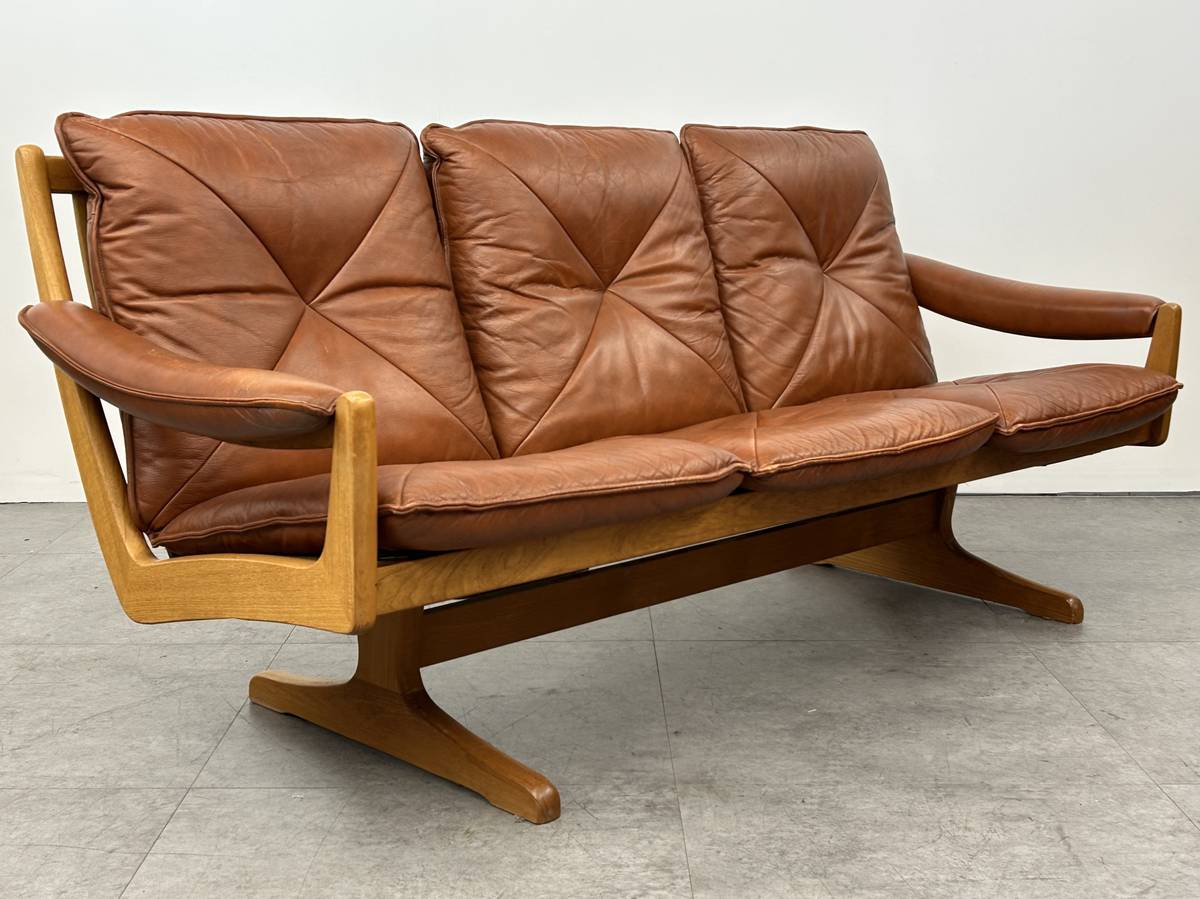 Soda Galvano Leather Sofa