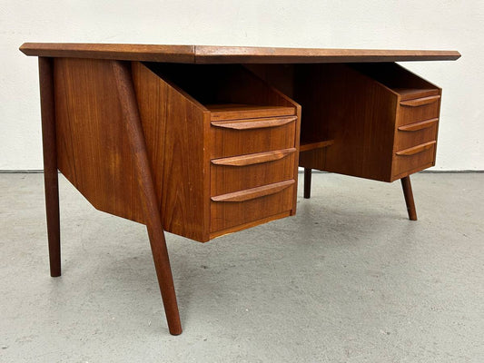 Gunnar Nielsen Tibergaard Desk