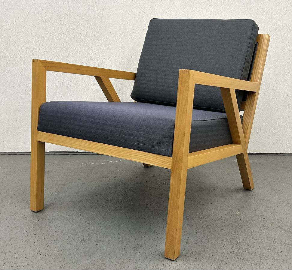 Gus Modern Lounge Chair