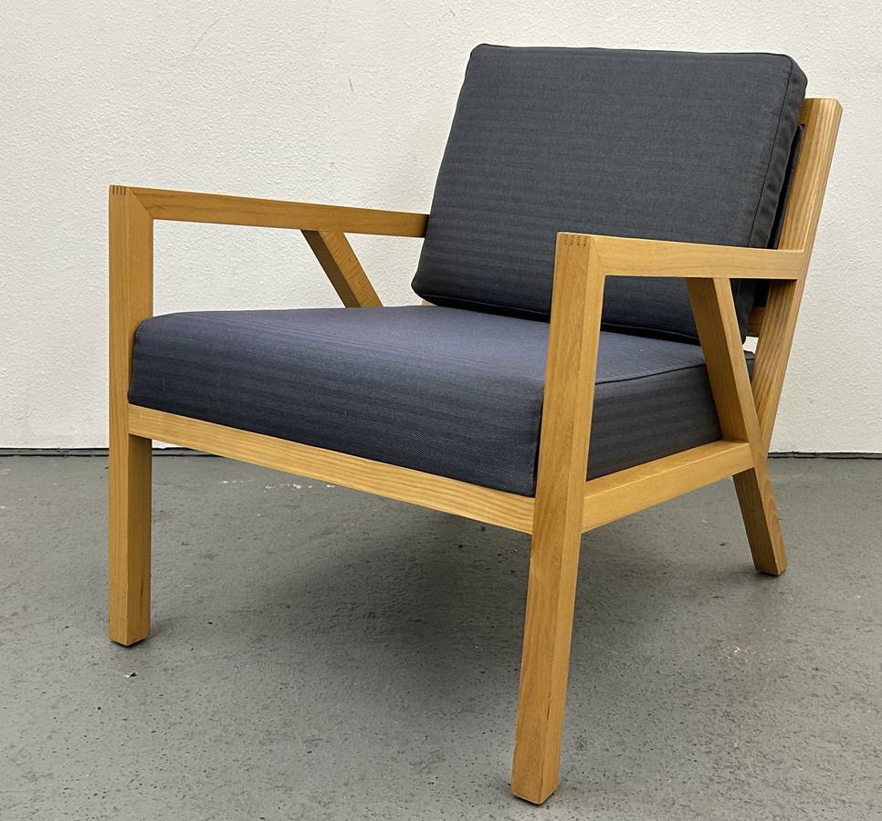 Gus Modern Lounge Chair